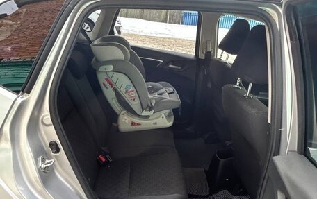 Honda Fit III, 2016 год, 1 050 000 рублей, 13 фотография