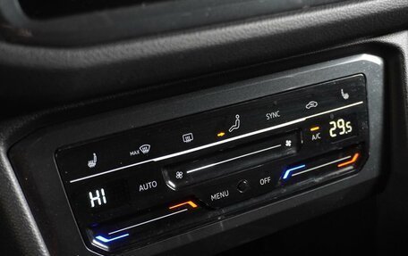 Volkswagen Tiguan II, 2021 год, 2 439 000 рублей, 19 фотография