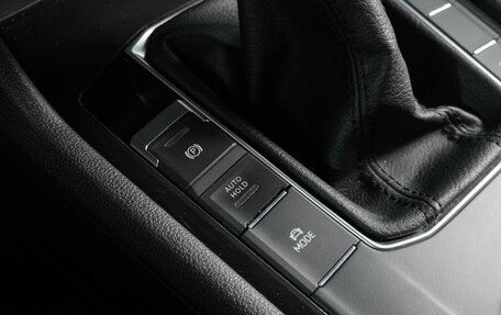 Volkswagen Tiguan II, 2021 год, 2 439 000 рублей, 20 фотография