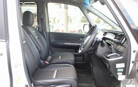 Honda Stepwgn IV, 2019 год, 1 832 000 рублей, 12 фотография