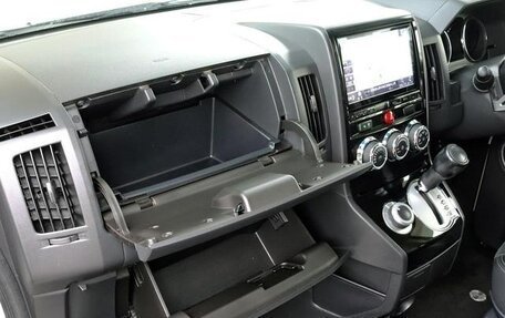 Mitsubishi Delica D:5 I, 2018 год, 2 095 000 рублей, 29 фотография