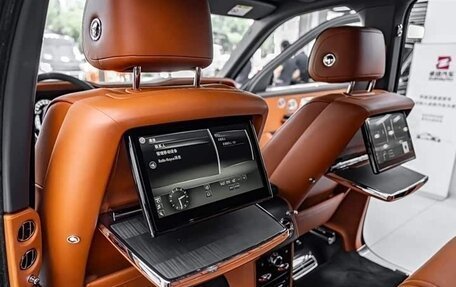 Rolls-Royce Cullinan, 2022 год, 36 800 000 рублей, 11 фотография