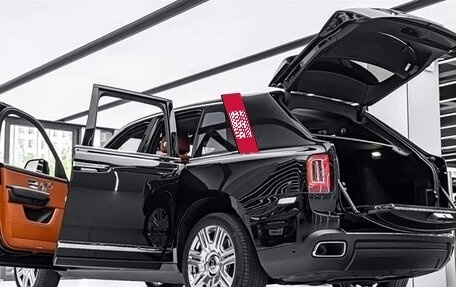 Rolls-Royce Cullinan, 2022 год, 36 800 000 рублей, 27 фотография