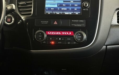 Mitsubishi Outlander III рестайлинг 3, 2014 год, 1 630 000 рублей, 8 фотография