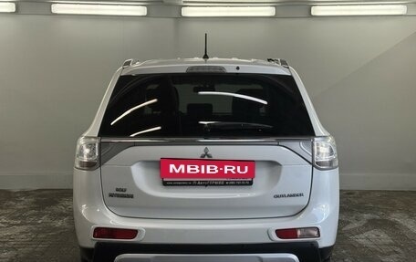 Mitsubishi Outlander III рестайлинг 3, 2014 год, 1 630 000 рублей, 3 фотография