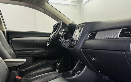 Mitsubishi Outlander III рестайлинг 3, 2014 год, 1 630 000 рублей, 13 фотография