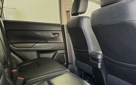 Mitsubishi Outlander III рестайлинг 3, 2014 год, 1 630 000 рублей, 14 фотография