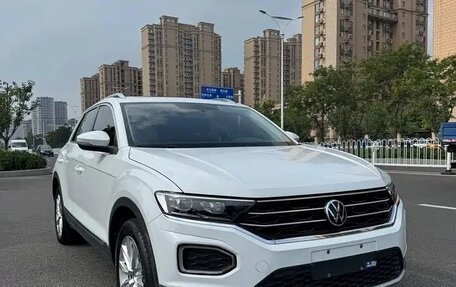 Volkswagen T-Roc I, 2022 год, 1 780 000 рублей, 1 фотография