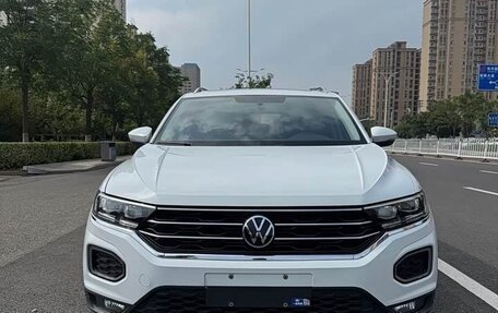 Volkswagen T-Roc I, 2022 год, 1 780 000 рублей, 2 фотография