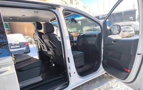 Hyundai Staria, 2024 год, 5 900 000 рублей, 4 фотография