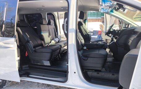 Hyundai Staria, 2024 год, 5 900 000 рублей, 17 фотография