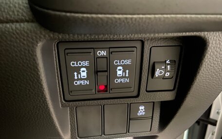 Honda Stepwgn, 2023 год, 3 350 000 рублей, 23 фотография