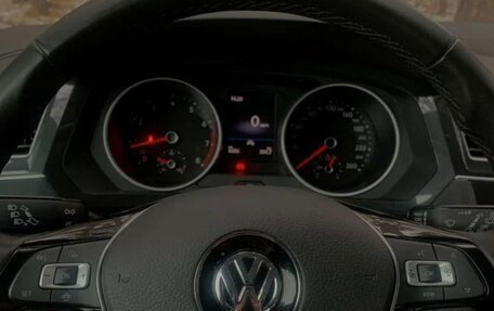 Volkswagen Tiguan II, 2020 год, 2 300 000 рублей, 3 фотография