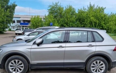 Volkswagen Tiguan II, 2020 год, 2 300 000 рублей, 2 фотография