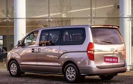 Hyundai Grand Starex Grand Starex I рестайлинг 2, 2011 год, 1 695 000 рублей, 4 фотография