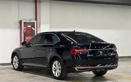 Skoda Superb III рестайлинг, 2021 год, 1 899 000 рублей, 3 фотография