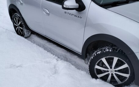 Renault Logan II, 2021 год, 950 000 рублей, 4 фотография