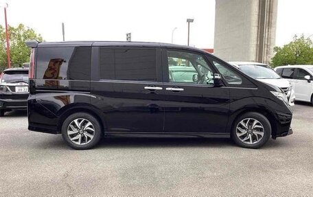 Honda Stepwgn IV, 2016 год, 1 825 000 рублей, 4 фотография