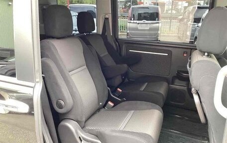 Honda Stepwgn IV, 2016 год, 1 825 000 рублей, 16 фотография