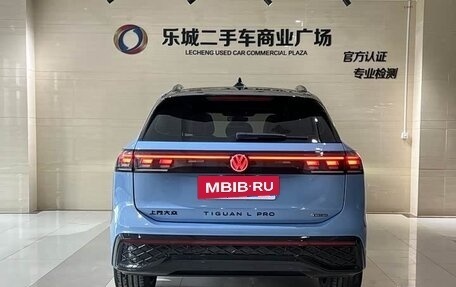 Volkswagen Tiguan, 2024 год, 4 500 000 рублей, 5 фотография