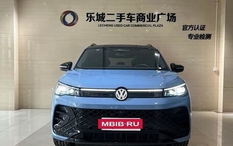 Volkswagen Tiguan, 2024 год, 4 500 000 рублей, 10 фотография