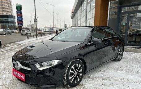 Mercedes-Benz A-Класс, 2019 год, 2 350 000 рублей, 1 фотография