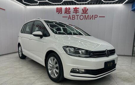 Volkswagen Touran III, 2021 год, 2 250 000 рублей, 3 фотография