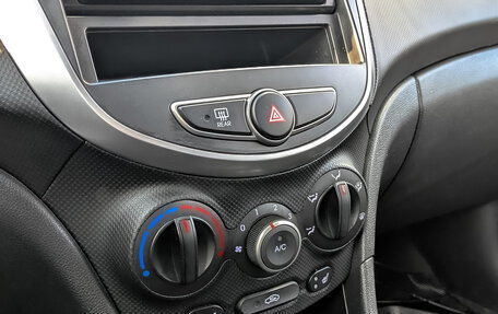 Hyundai Solaris II рестайлинг, 2015 год, 950 000 рублей, 25 фотография