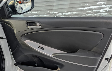 Hyundai Solaris II рестайлинг, 2015 год, 950 000 рублей, 24 фотография