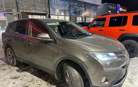 Toyota RAV4, 2015 год, 1 650 000 рублей, 2 фотография