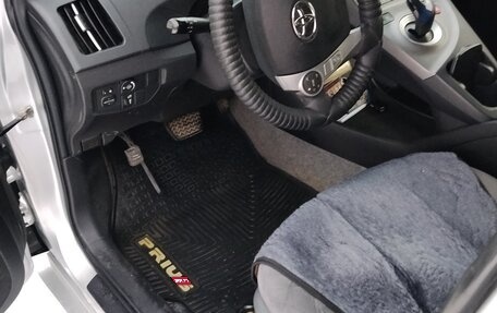 Toyota Prius, 2012 год, 1 290 000 рублей, 10 фотография