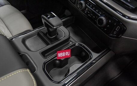 Chevrolet Silverado, 2024 год, 10 390 000 рублей, 34 фотография