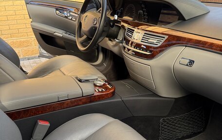 Mercedes-Benz S-Класс, 2006 год, 3 200 000 рублей, 10 фотография