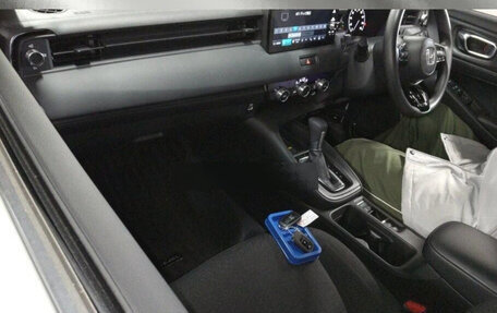 Honda Vezel, 2022 год, 2 000 000 рублей, 3 фотография