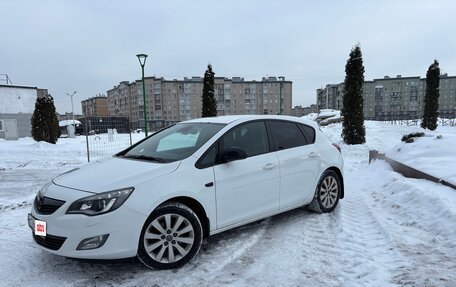 Opel Astra J, 2011 год, 790 000 рублей, 3 фотография