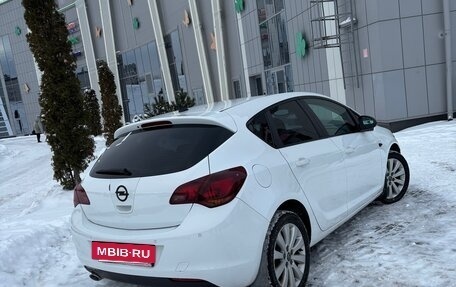 Opel Astra J, 2011 год, 790 000 рублей, 2 фотография