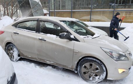 Hyundai Solaris II рестайлинг, 2014 год, 800 000 рублей, 6 фотография