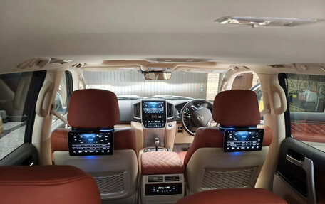 Toyota Land Cruiser 200, 2017 год, 8 100 000 рублей, 6 фотография