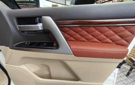 Toyota Land Cruiser 200, 2017 год, 8 100 000 рублей, 5 фотография