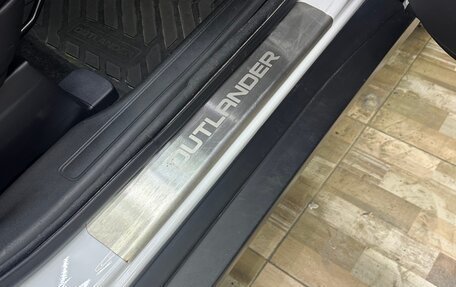 Mitsubishi Outlander III рестайлинг 3, 2019 год, 2 000 000 рублей, 14 фотография