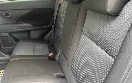 Mitsubishi Outlander III рестайлинг 3, 2019 год, 2 299 000 рублей, 14 фотография