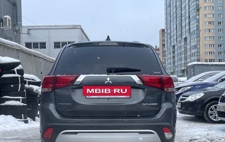 Mitsubishi Outlander III рестайлинг 3, 2019 год, 2 299 000 рублей, 6 фотография