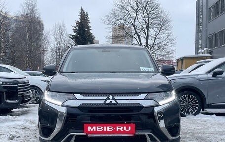 Mitsubishi Outlander III рестайлинг 3, 2019 год, 2 299 000 рублей, 5 фотография