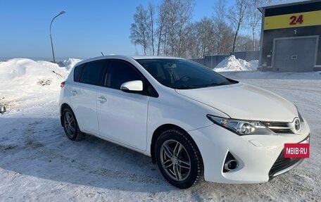 Toyota Auris II, 2013 год, 1 400 000 рублей, 2 фотография
