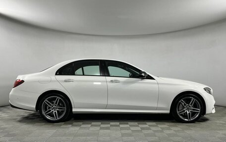 Mercedes-Benz E-Класс, 2019 год, 3 599 000 рублей, 4 фотография