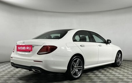 Mercedes-Benz E-Класс, 2019 год, 3 599 000 рублей, 30 фотография