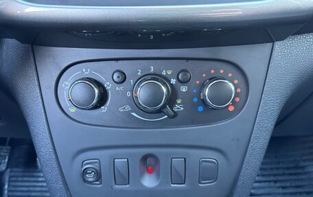 Renault Logan II, 2017 год, 799 000 рублей, 27 фотография