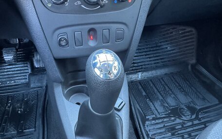 Renault Logan II, 2017 год, 799 000 рублей, 28 фотография