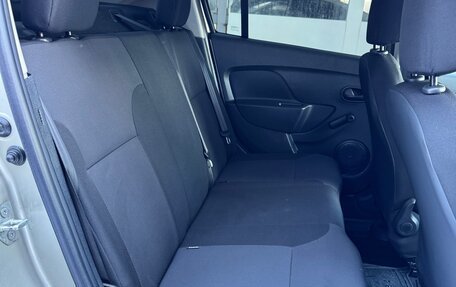 Renault Logan II, 2017 год, 799 000 рублей, 30 фотография