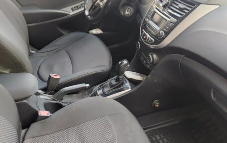 Hyundai Solaris II рестайлинг, 2015 год, 1 050 000 рублей, 13 фотография